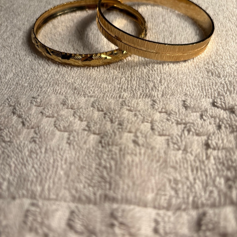 Vintage Elegant Gold-Tone Bangle Set